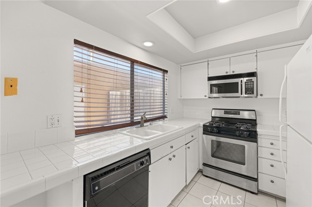 Huntington Beach, California, 92648, United States, 2 Bedrooms Bedrooms, ,2 BathroomsBathrooms,Residential,For Sale,1903026