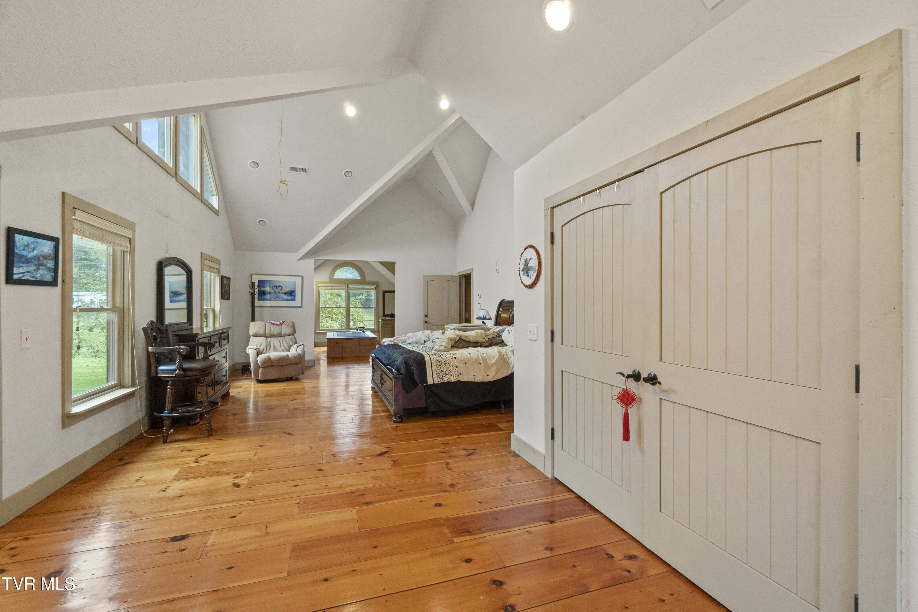 Greeneville, Tennessee, 37745, United States, 5 Bedrooms Bedrooms, ,4 BathroomsBathrooms,Residential,For Sale,1981962