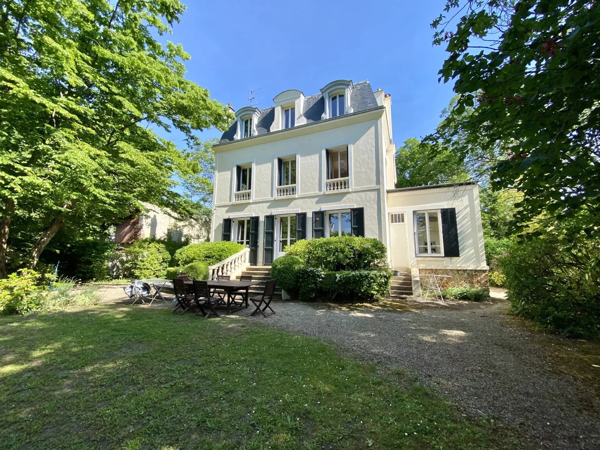 Le Vésinet, Île-de-France, 78110, FR, 5 Bedrooms Bedrooms, ,5 BathroomsBathrooms,Residential,For Sale,1994583