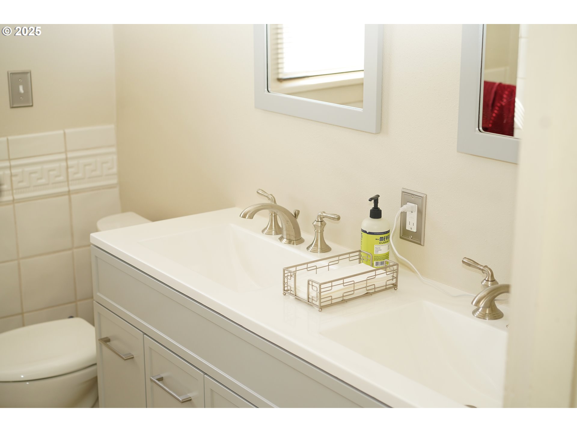 Portland, Oregon, 97211, United States, 5 Bedrooms Bedrooms, ,2 BathroomsBathrooms,Residential,For Sale,1976377