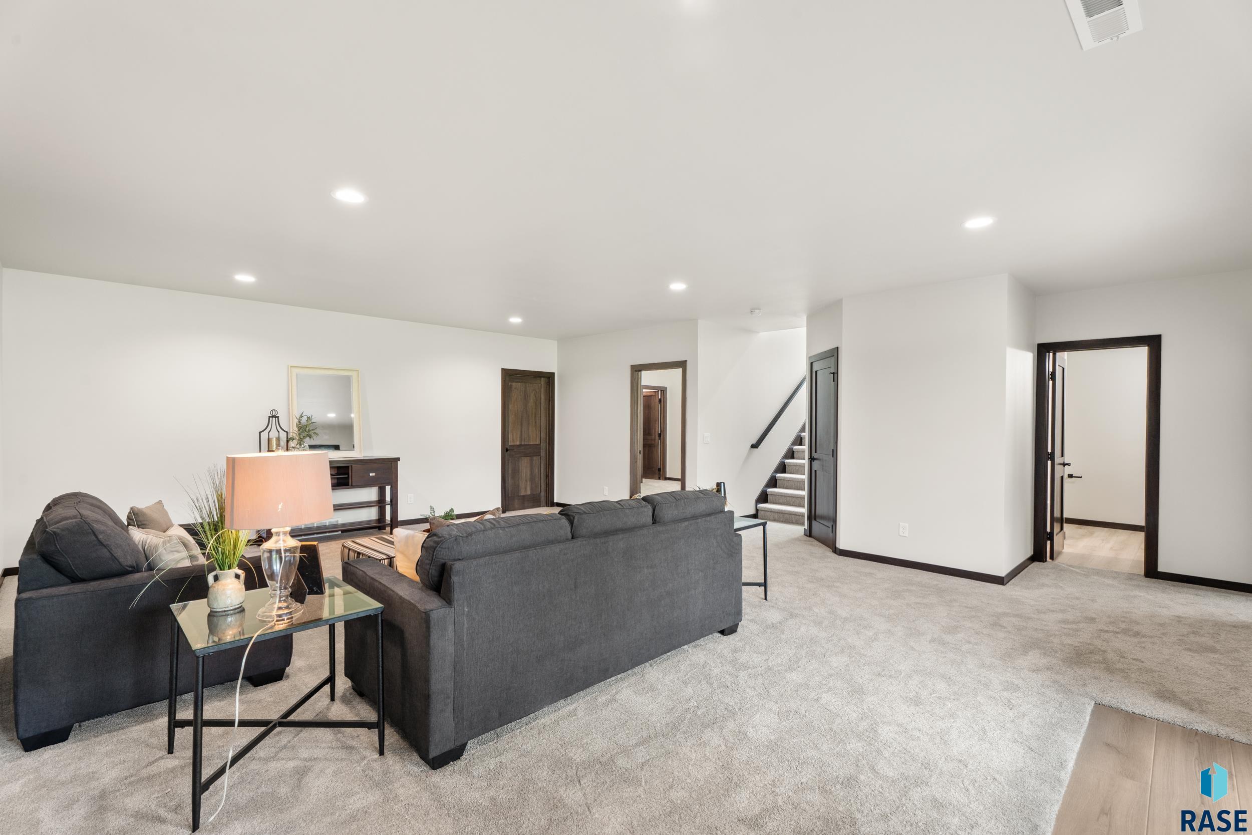 Sioux Falls, South Dakota, 57110, United States, 4 Bedrooms Bedrooms, ,2 BathroomsBathrooms,Residential,For Sale,1979703