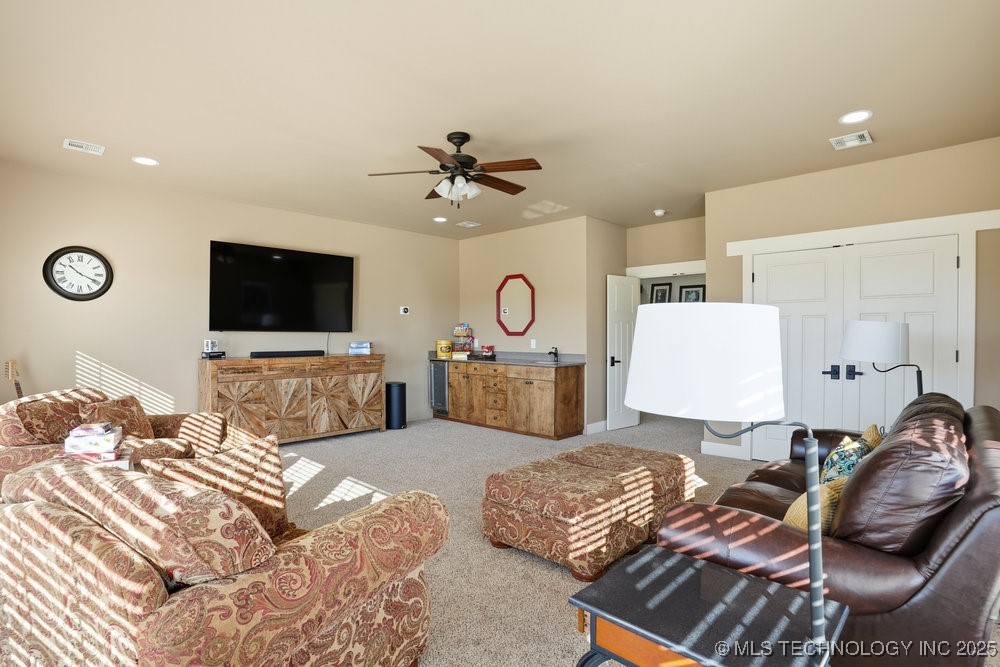 Jenks, Oklahoma, 74037, United States, 5 Bedrooms Bedrooms, ,6 BathroomsBathrooms,Residential,For Sale,1989076