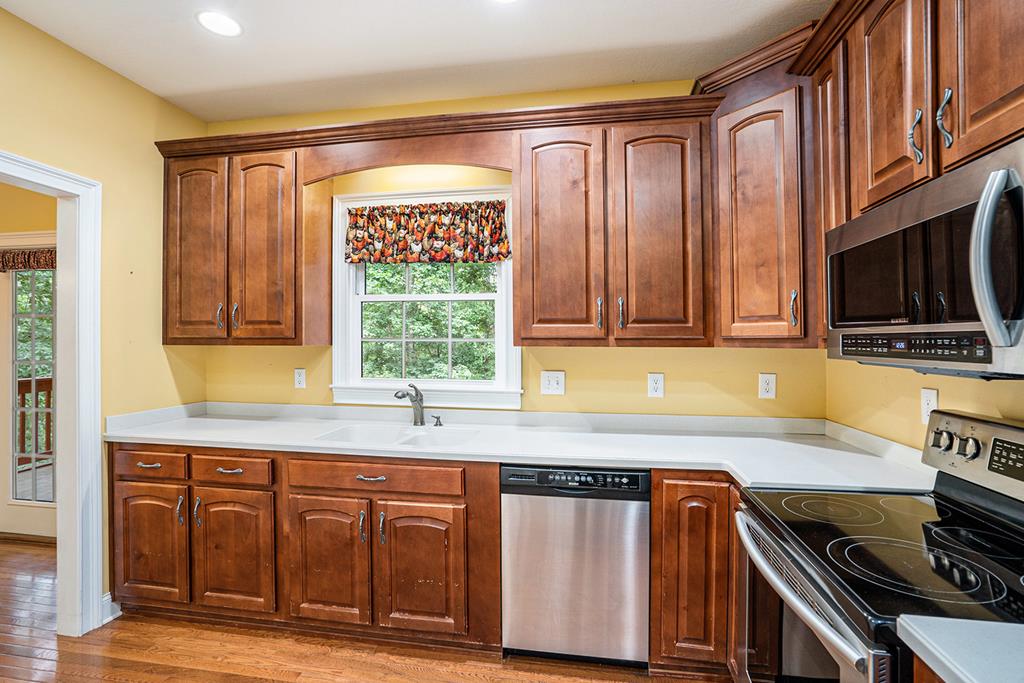 Ellijay, Georgia, 30536, United States, 5 Bedrooms Bedrooms, ,4 BathroomsBathrooms,Residential,For Sale,1859023