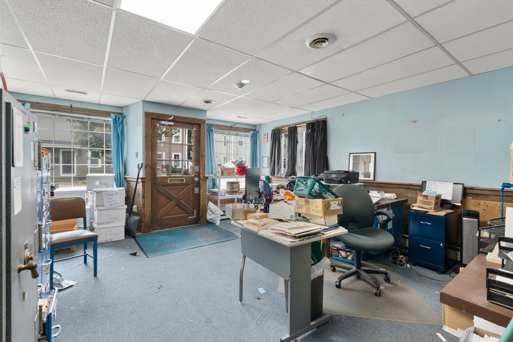 Waltham, Massachusetts, 02453, United States, 2 Bedrooms Bedrooms, ,4 BathroomsBathrooms,Residential,For Sale,1916718
