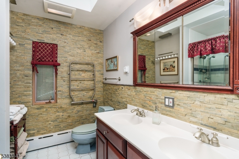 Kinnelon Boro, New Jersey, 07405, United States, 4 Bedrooms Bedrooms, ,4 BathroomsBathrooms,Residential,For Sale,1941980