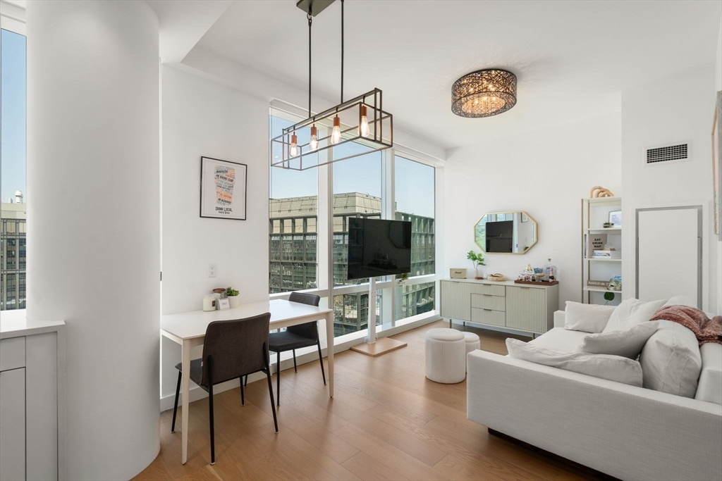 Boston, Massachusetts, 02215, United States, 1 Bedroom Bedrooms, ,1 BathroomBathrooms,Residential,For Sale,1938764