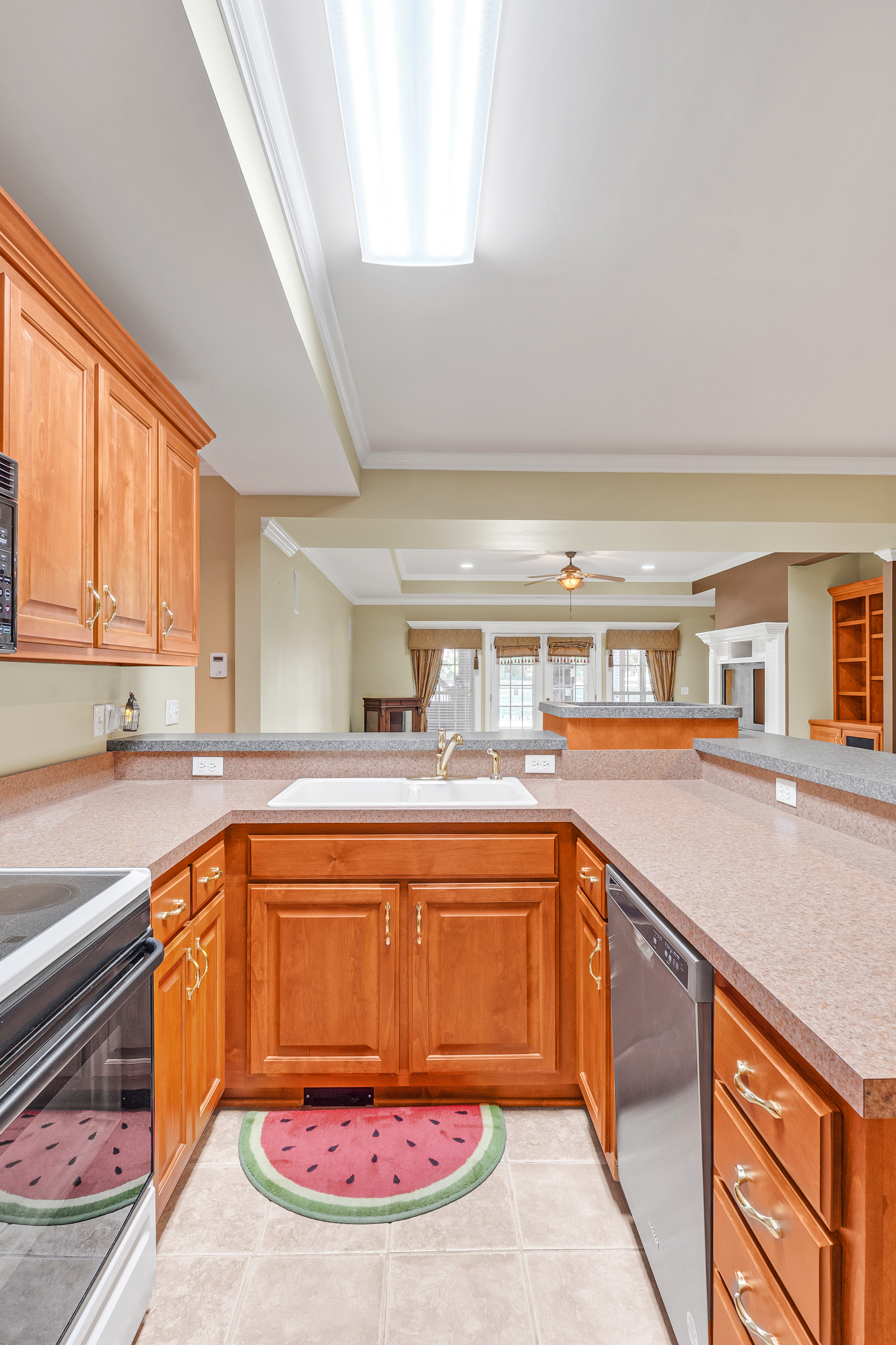 Tullahoma, Tennessee, 37388, United States, 6 Bedrooms Bedrooms, ,5 BathroomsBathrooms,Residential,For Sale,1851275