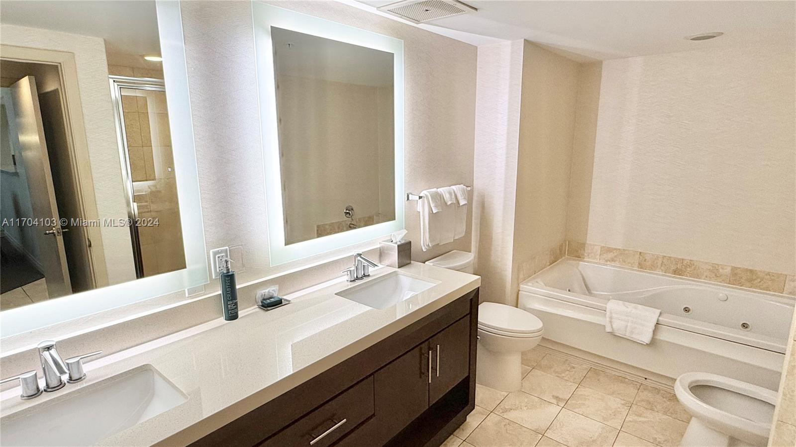 Sunny Isles Beach, Florida, 33160, United States, 1 Bedroom Bedrooms, ,1 BathroomBathrooms,Residential,For Sale,1761868
