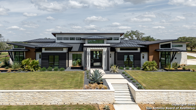 Victoria, Texas, 77904, United States, 4 Bedrooms Bedrooms, ,5 BathroomsBathrooms,Residential,For Sale,1997014