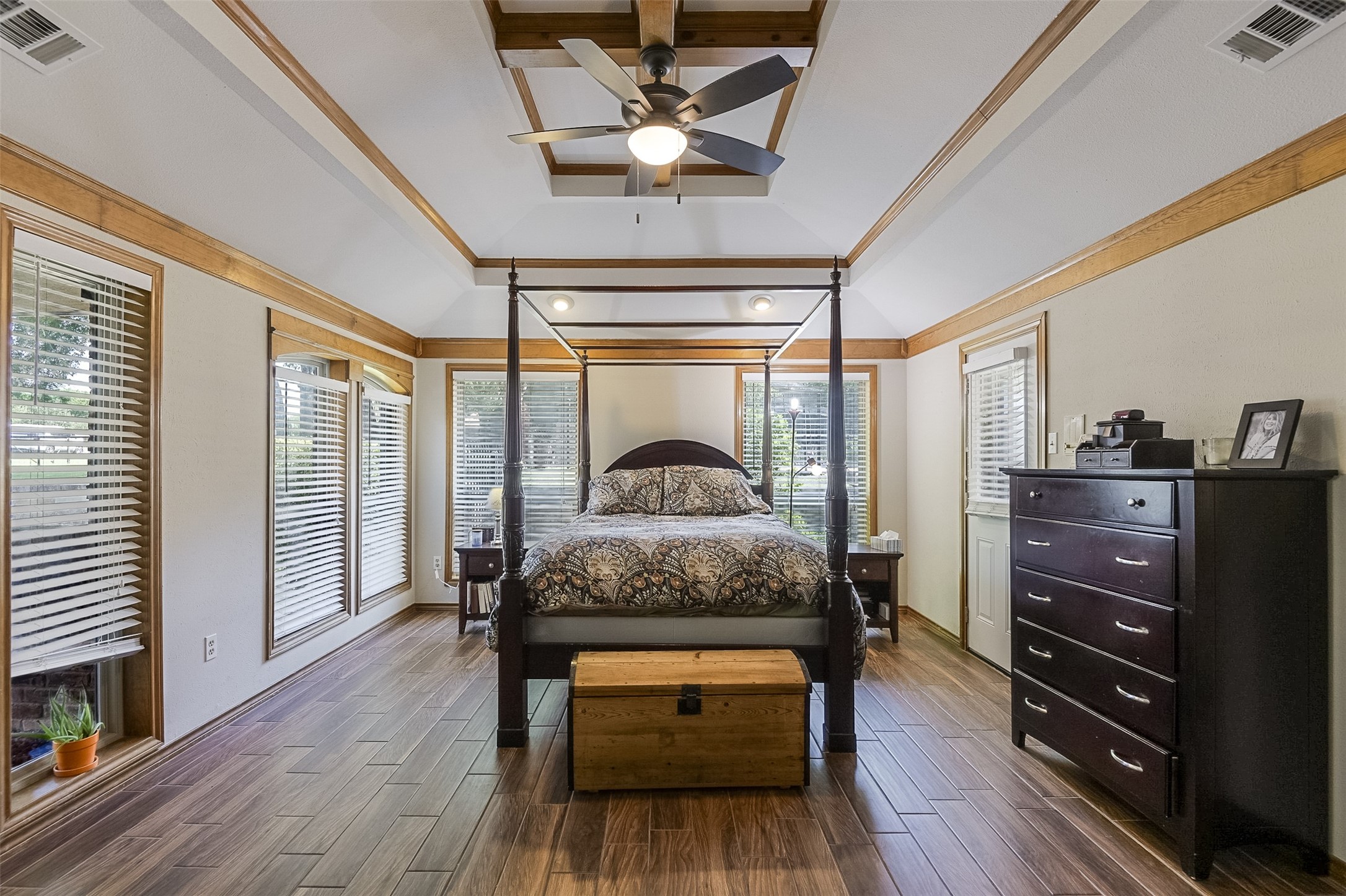 Ovilla, Texas, 75154, United States, 3 Bedrooms Bedrooms, ,4 BathroomsBathrooms,Residential,For Sale,1866219