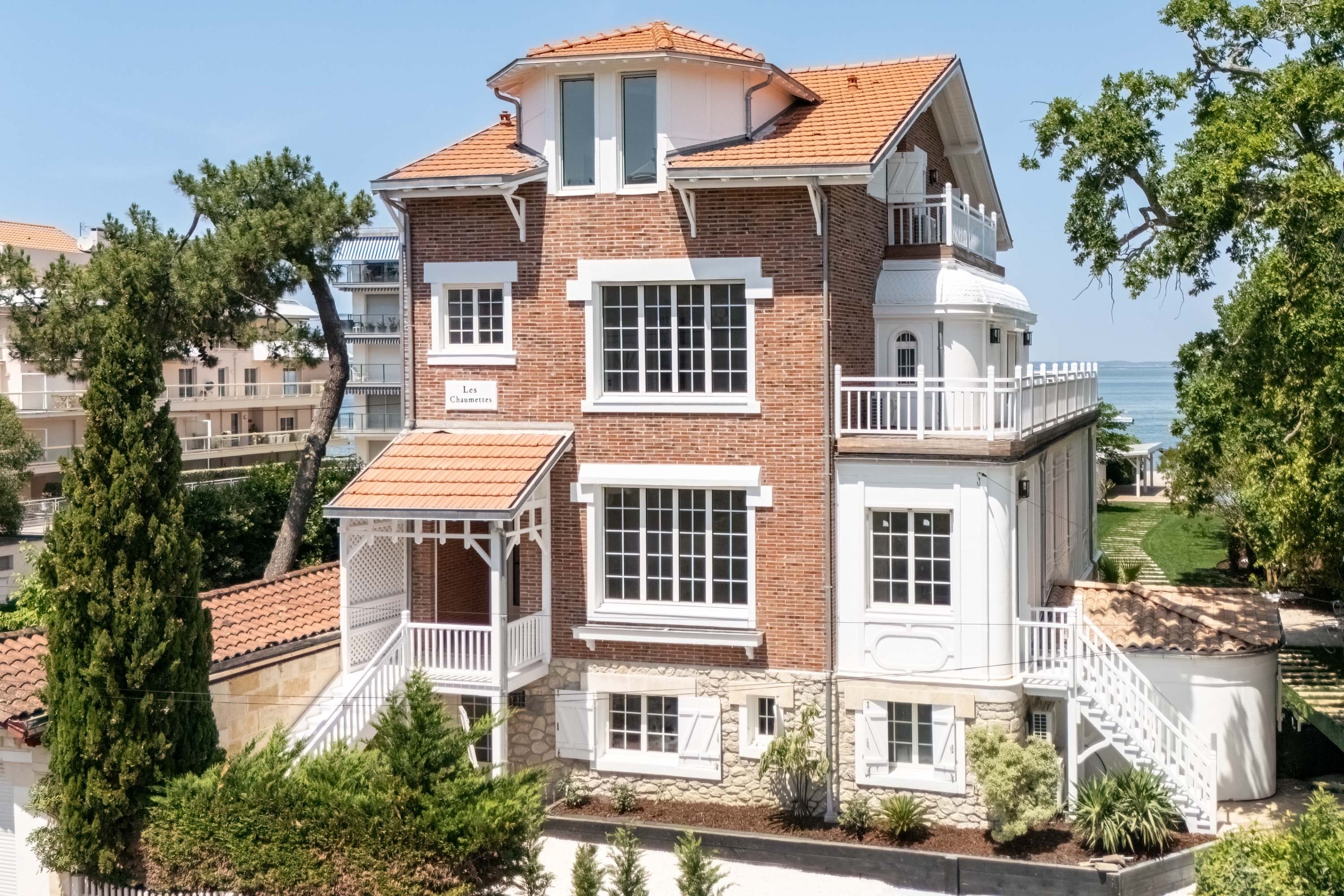  EXCEPTIONAL WATERFRONT ESTATE ENHANCED BY AN OUTSTANDING RENOVATION - 物件實景