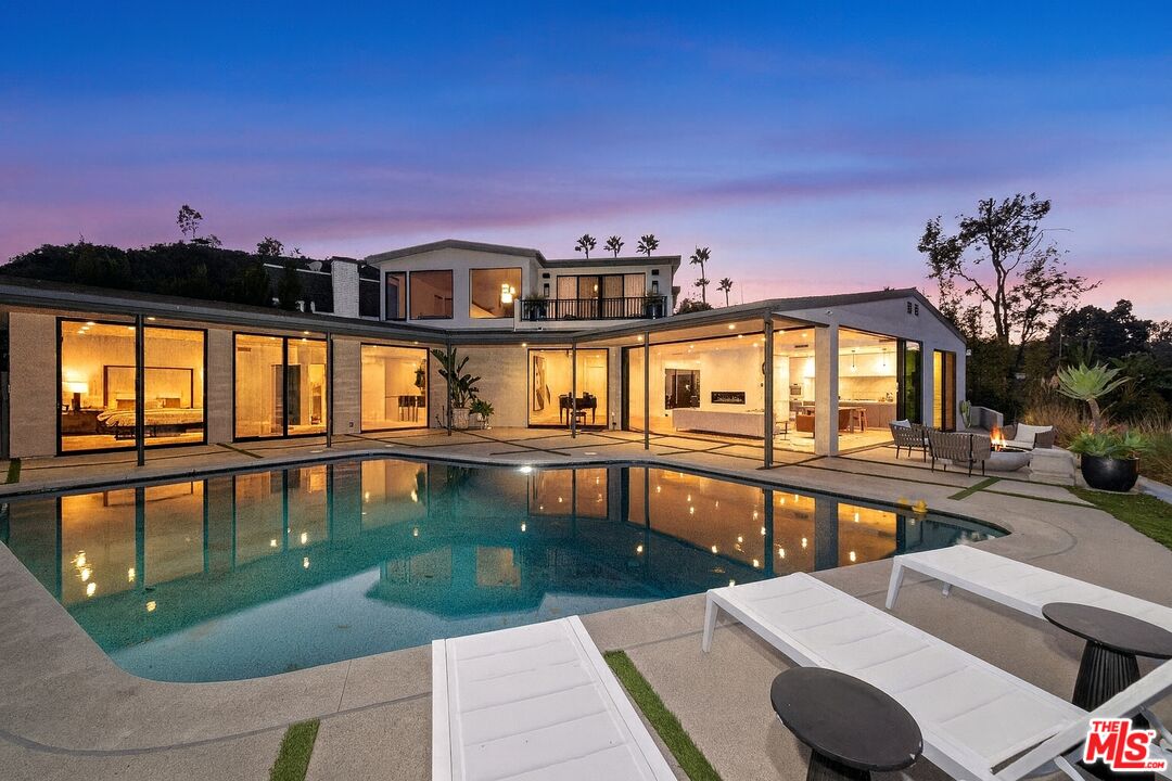 Los Angeles, California, 90046, United States, 5 Bedrooms Bedrooms, ,6 BathroomsBathrooms,Residential,For Sale,2000660