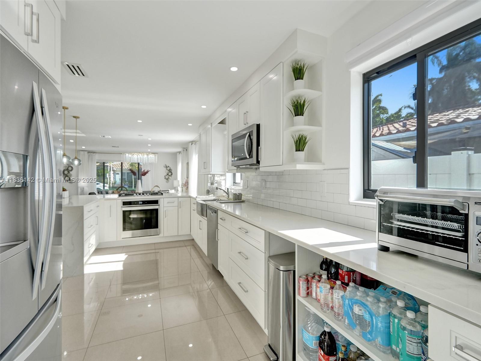 Hollywood, Florida, 33019, United States, 3 Bedrooms Bedrooms, ,2 BathroomsBathrooms,Residential,For Sale,1898660