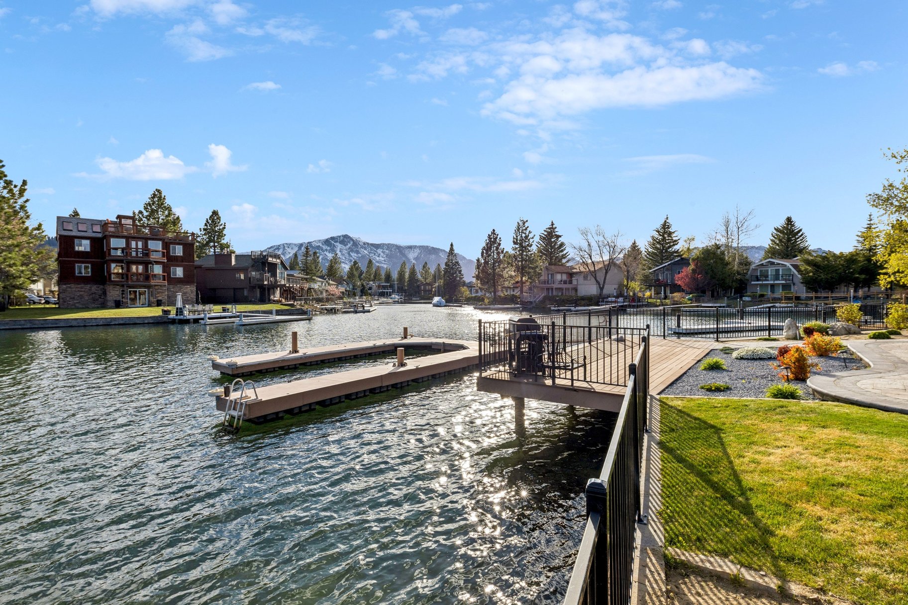  Lake Living in the Tahoe Keys includes Large dock, Party Deck and Views - 物件實景