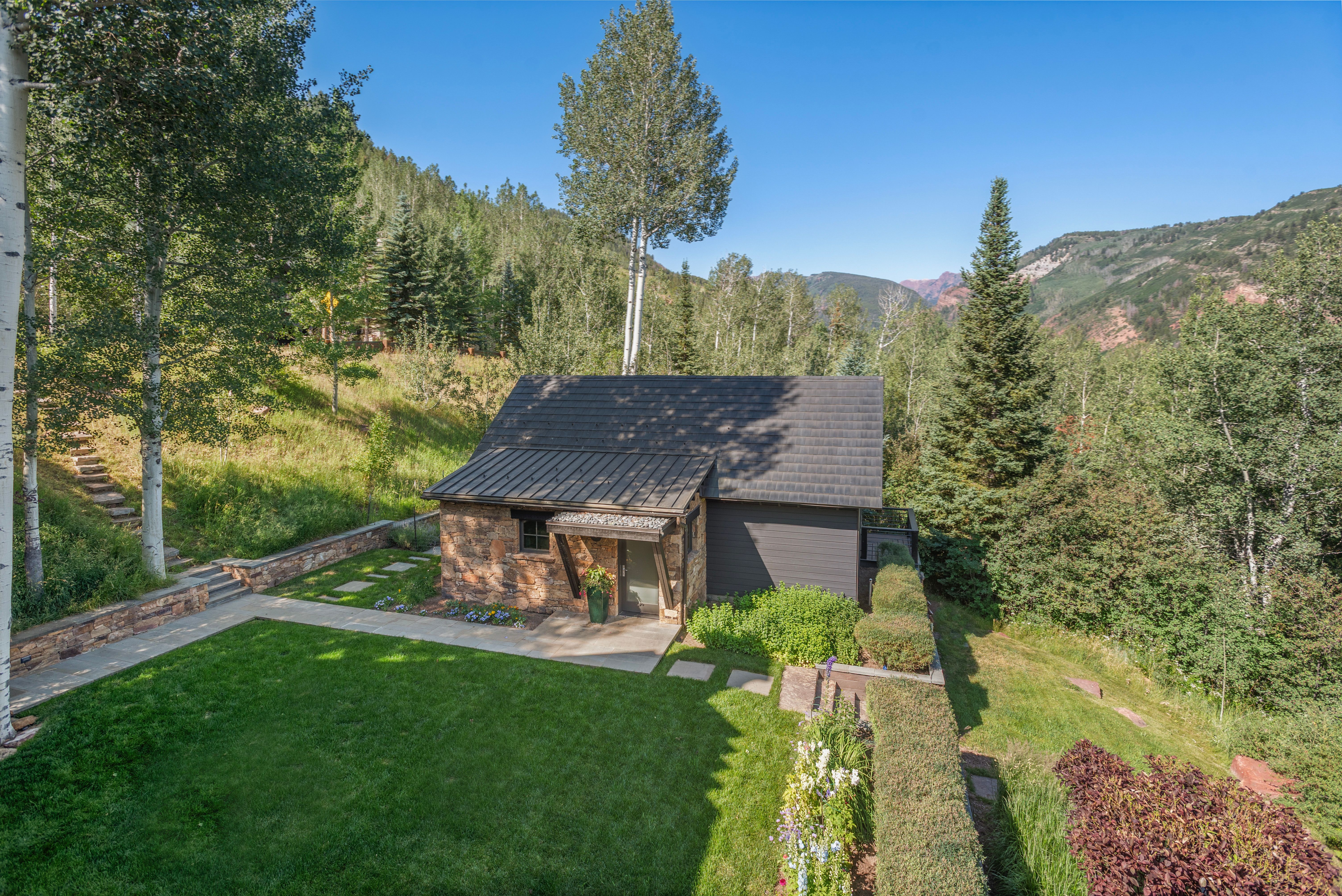  Mountain Contemporary Estate in Five Trees - 物件實景