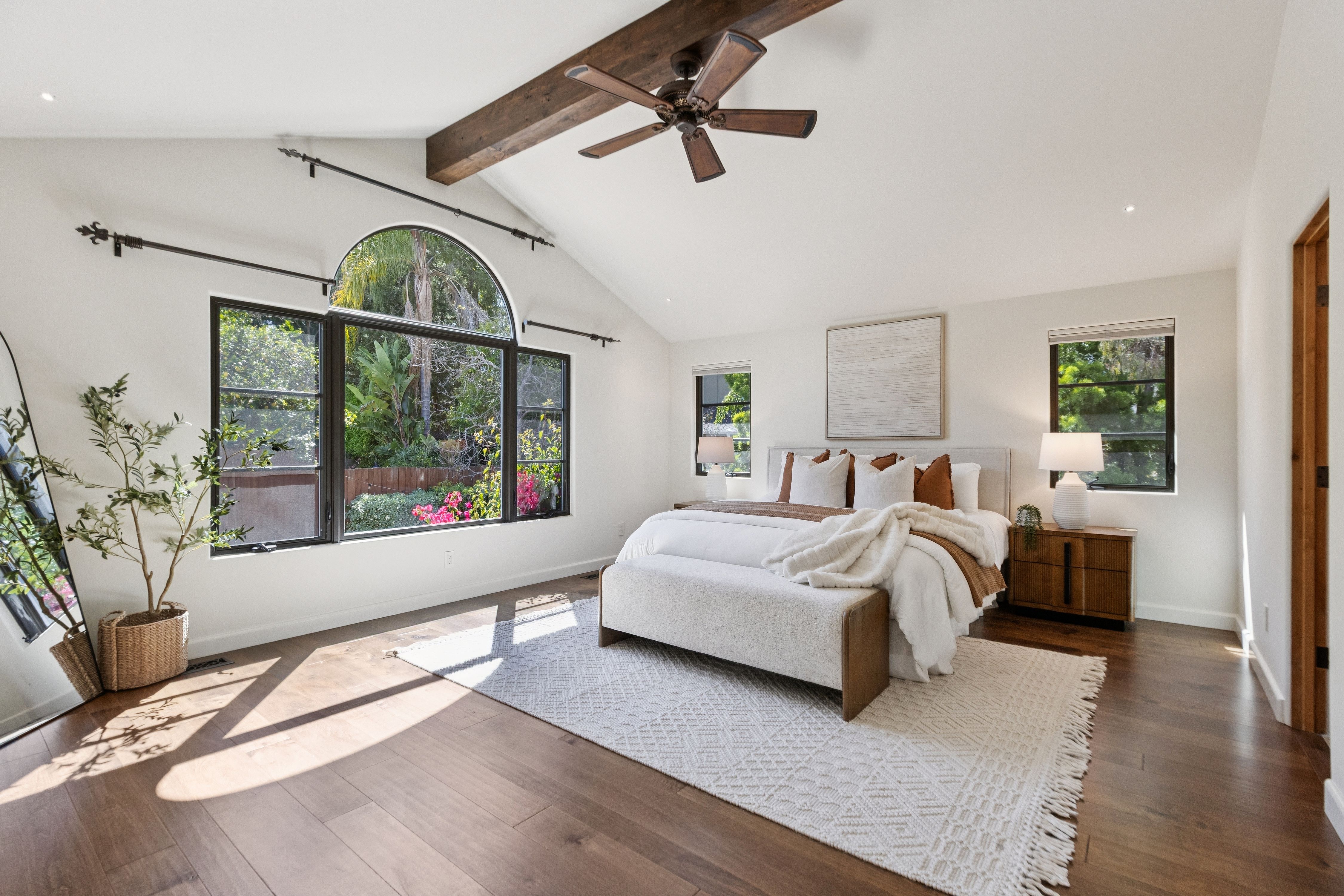  Mediterranean-Style Beauty with Garden Escape - 物件實景