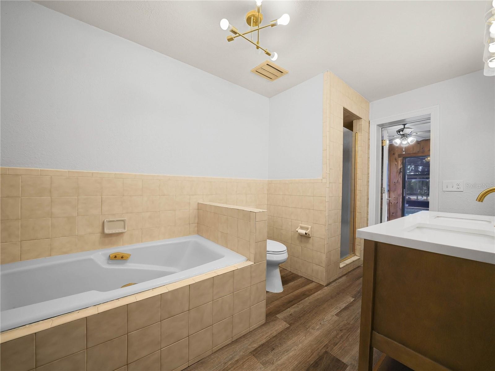 FROSTPROOF, Florida, 33843, United States, 6 Bedrooms Bedrooms, ,3 BathroomsBathrooms,Residential,For Sale,2006124