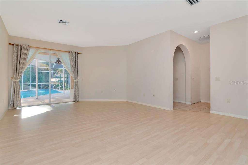 Oldsmar, Florida, 34677, United States, 4 Bedrooms Bedrooms, ,3 BathroomsBathrooms,Residential,For Sale,1998851