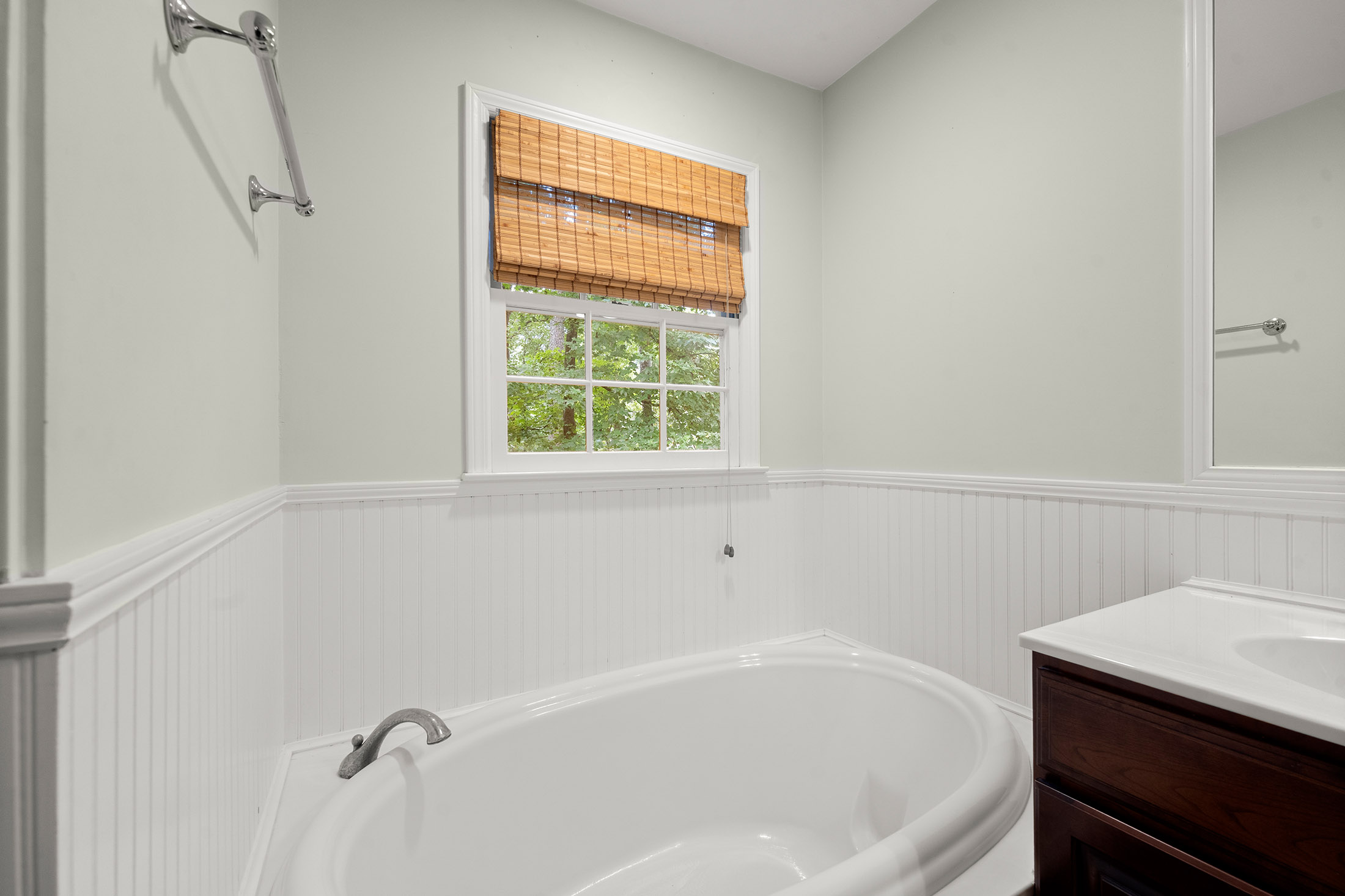  Beautifully Transformed Home in Lassiter School District - 物件實景