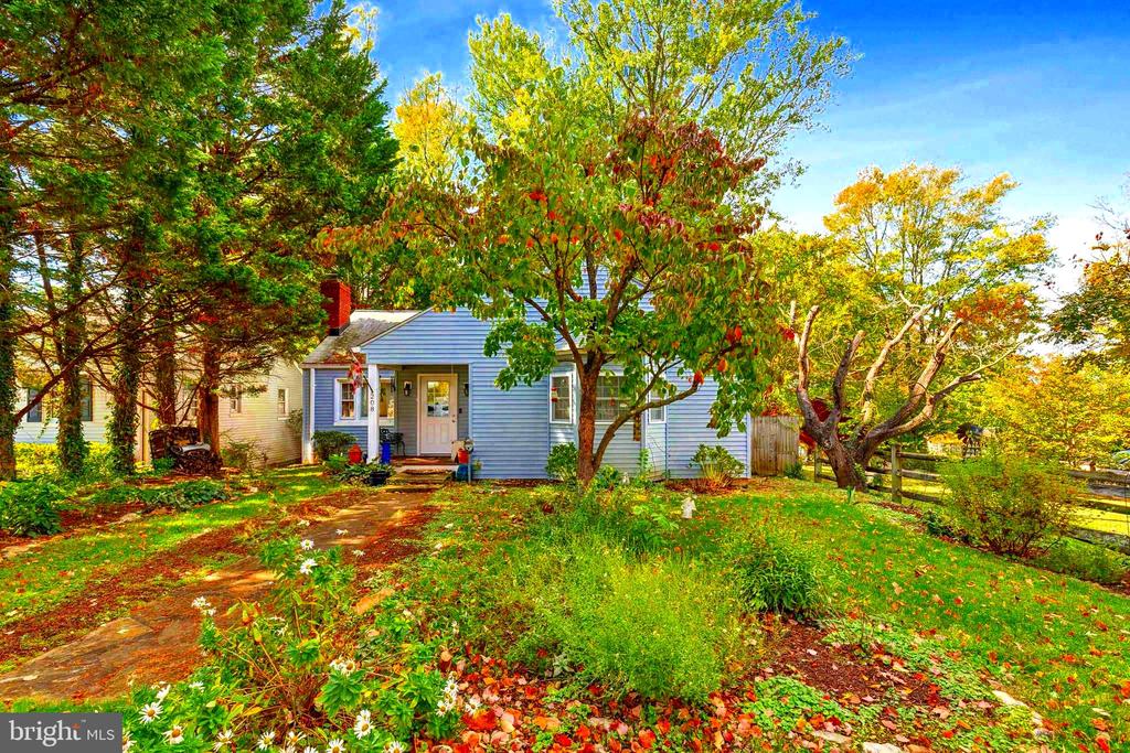 Middleburg, Virginia, 20117, United States, 2 Bedrooms Bedrooms, ,2 BathroomsBathrooms,Residential,For Sale,1976642