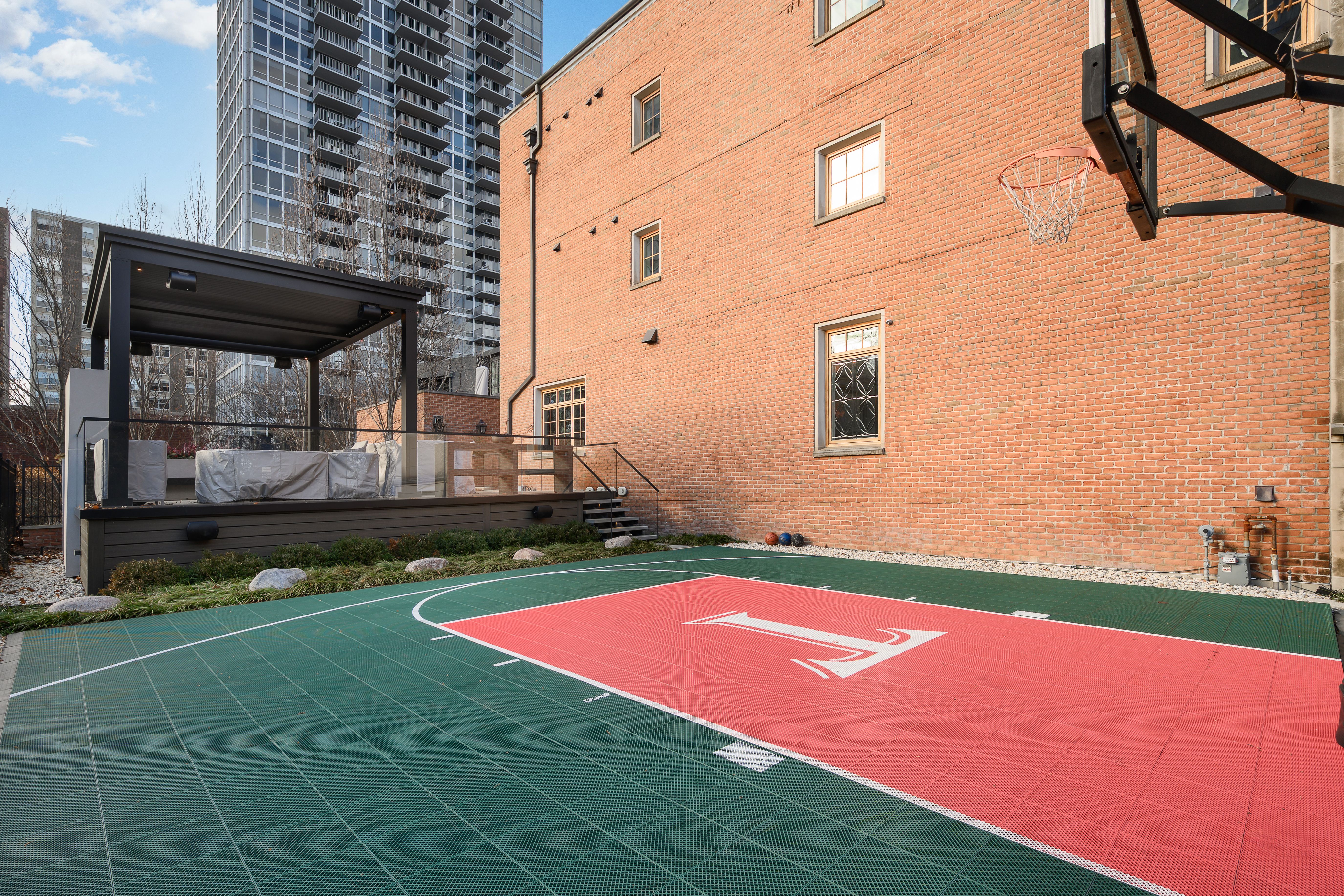  Impeccably Maintained Single-Family Residence on Lake Shore Drive - 物件實景