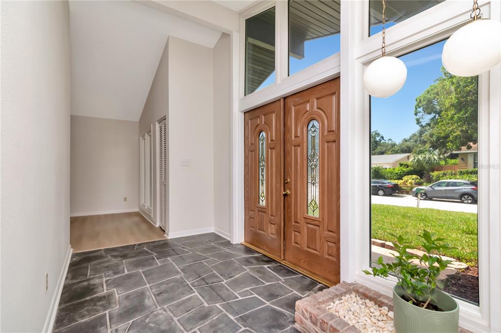 Seminole, Florida, 33776, United States, 5 Bedrooms Bedrooms, ,3 BathroomsBathrooms,Residential,For Sale,1913613