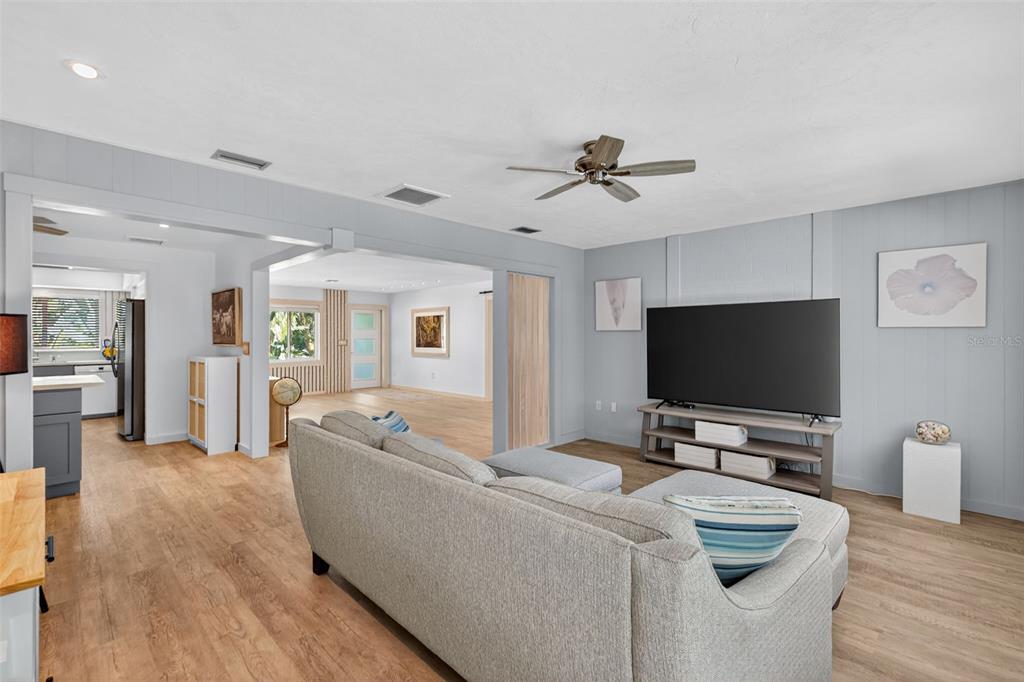 Sarasota, Florida, 34239, United States, 3 Bedrooms Bedrooms, ,2 BathroomsBathrooms,Residential,For Sale,1991192