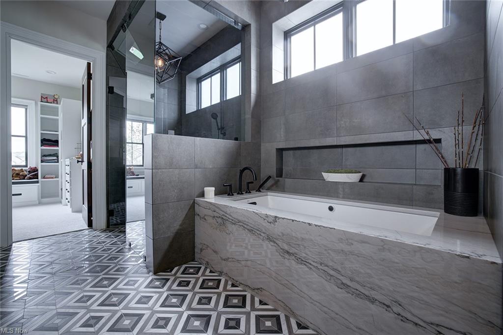 Williamstown, West Virginia, 26187, United States, 5 Bedrooms Bedrooms, ,8 BathroomsBathrooms,Residential,For Sale,1980118