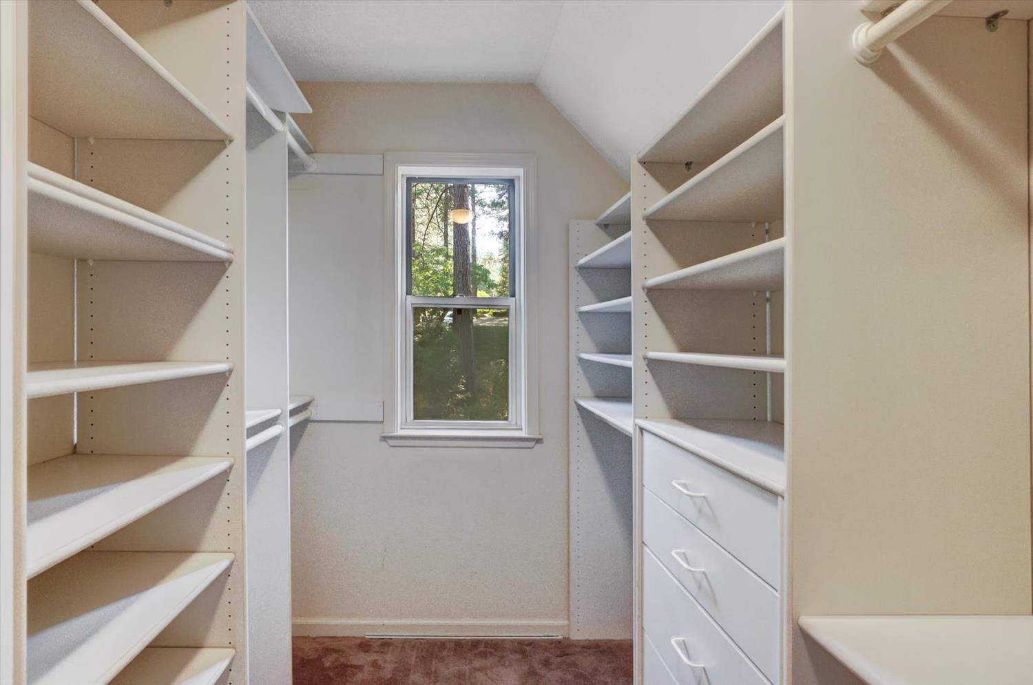Nevada City, California, 95959, United States, 4 Bedrooms Bedrooms, ,3 BathroomsBathrooms,Residential,For Sale,1942290