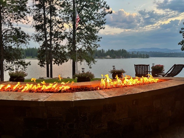Sandpoint, Idaho, 83864, United States, 2 Bedrooms Bedrooms, ,4 BathroomsBathrooms,Residential,For Sale,1806623