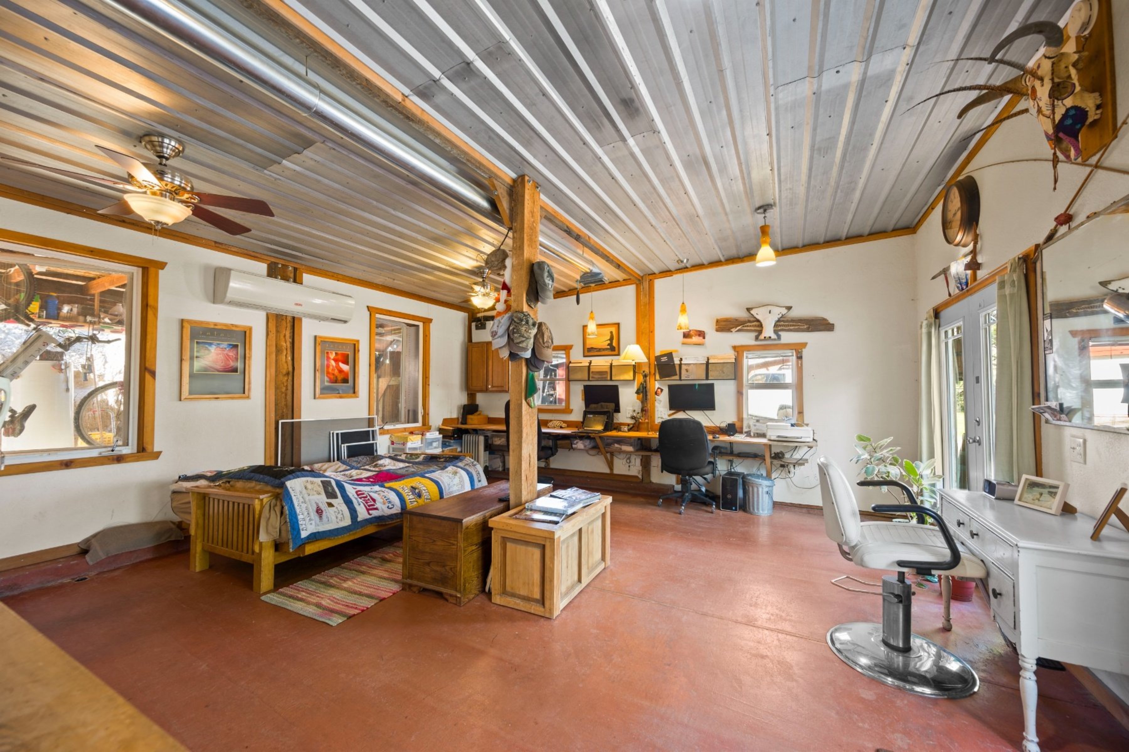  Opportunity to Subdivide - Build Homes With a City & Foothills View - 物件實景