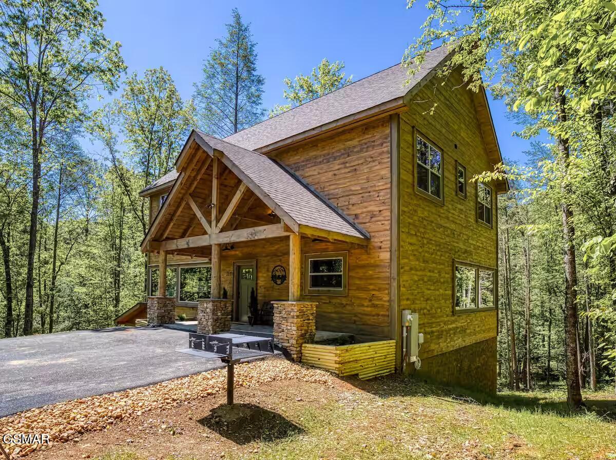 Sevierville, Tennessee, 37862, United States, 5 Bedrooms Bedrooms, ,5 BathroomsBathrooms,Residential,For Sale,2008857