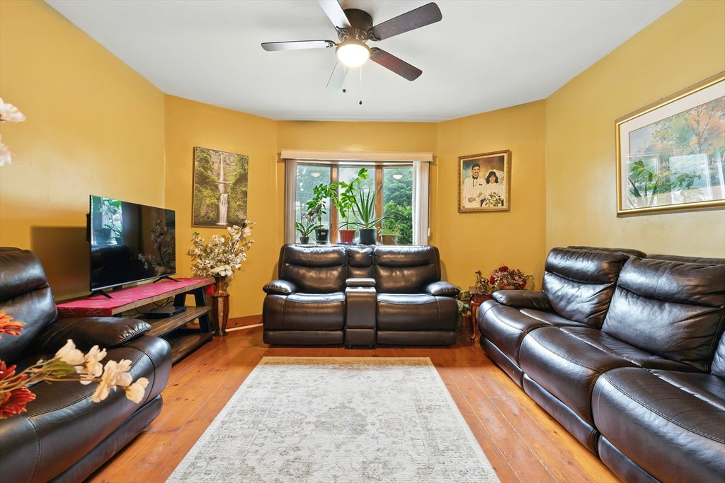 Worcester, Massachusetts, 01603, United States, 9 Bedrooms Bedrooms, ,3 BathroomsBathrooms,Residential,For Sale,1927945