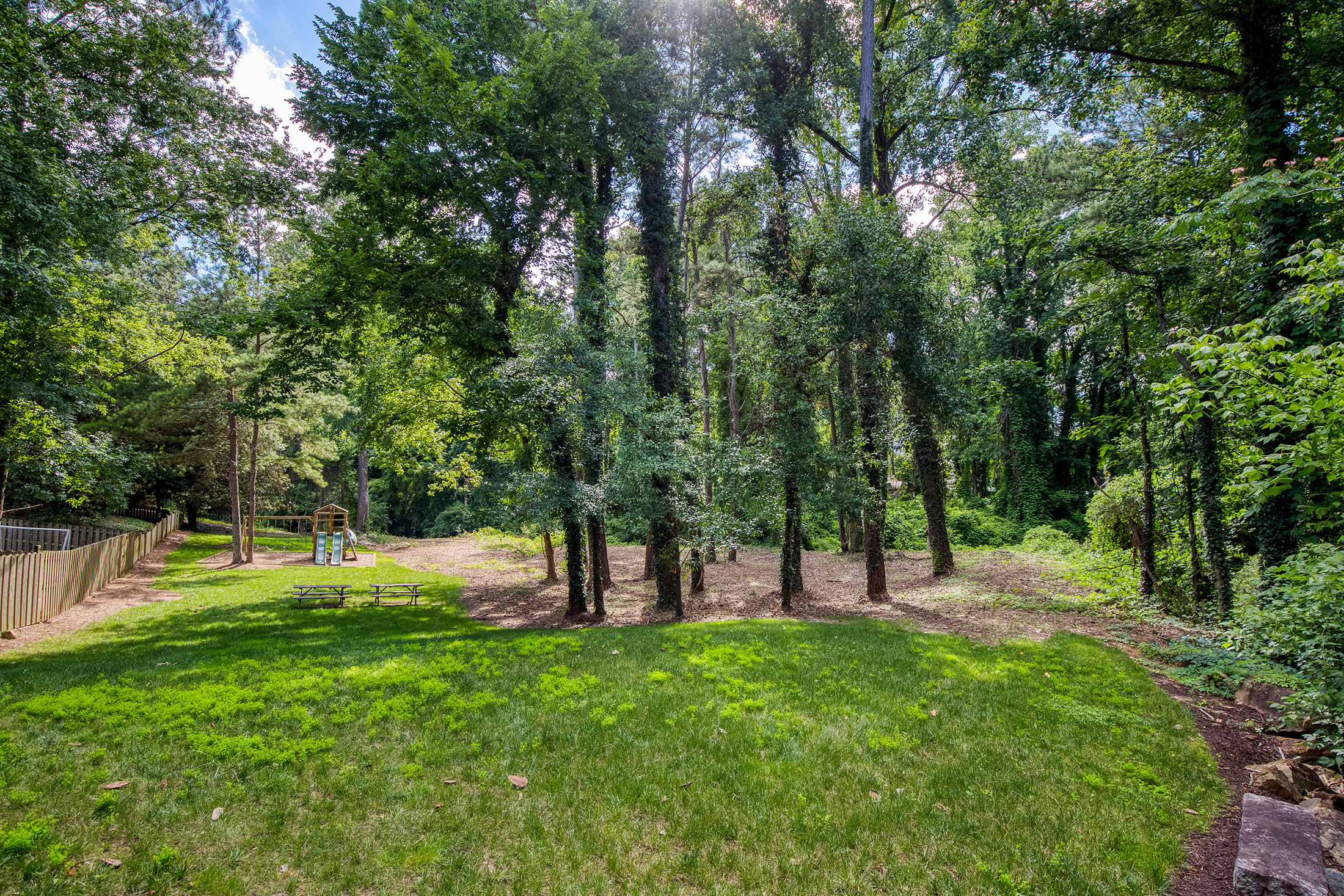  Recently Updated Four Bedroom Home in Gated Brookhaven Community - 物件實景