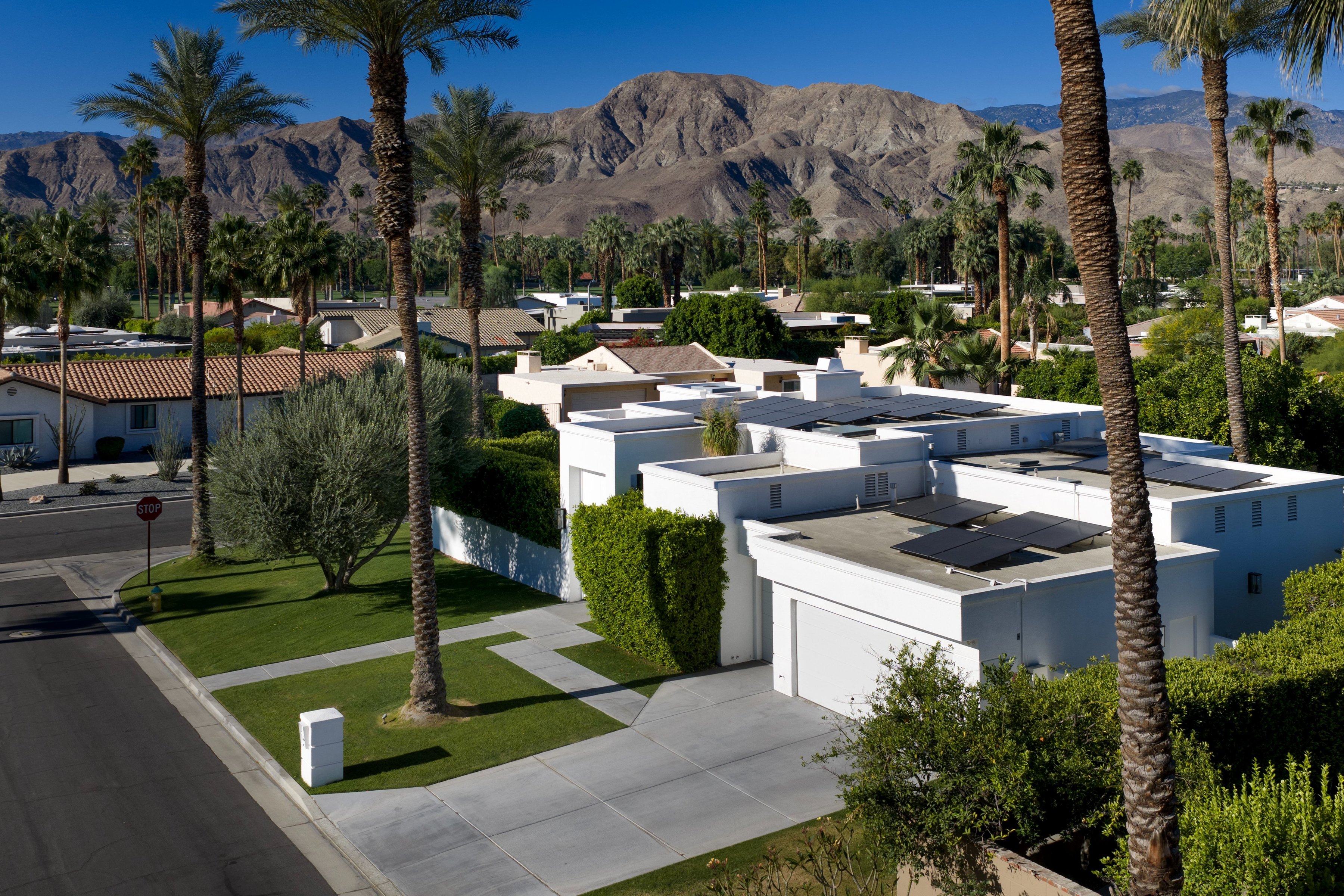  Private Modern Sanctuary Steps from Tamarisk Country Club - 物件實景