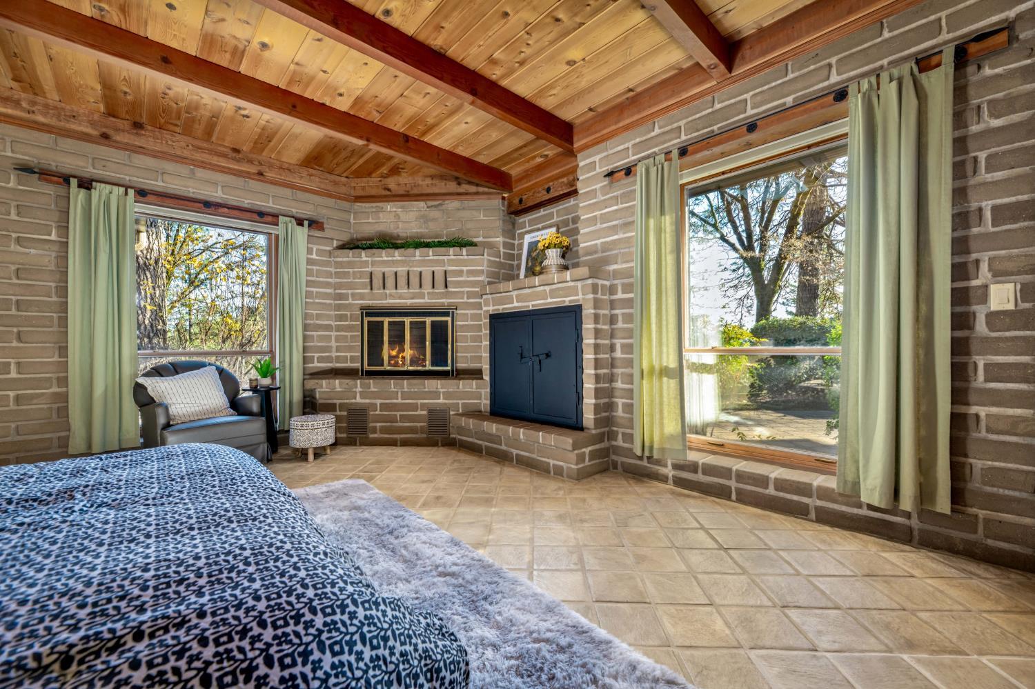 Grass Valley, California, 95949, United States, 3 Bedrooms Bedrooms, ,5 BathroomsBathrooms,Residential,For Sale,2006343