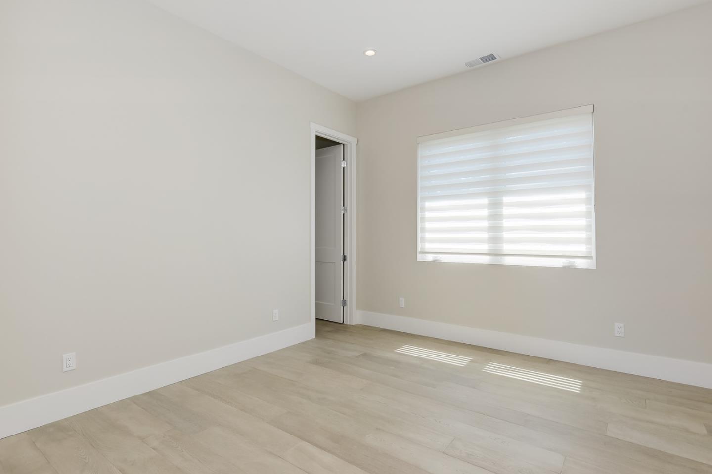Menlo Park, California, 94025, United States, 5 Bedrooms Bedrooms, ,6 BathroomsBathrooms,Residential,For Sale,1927394