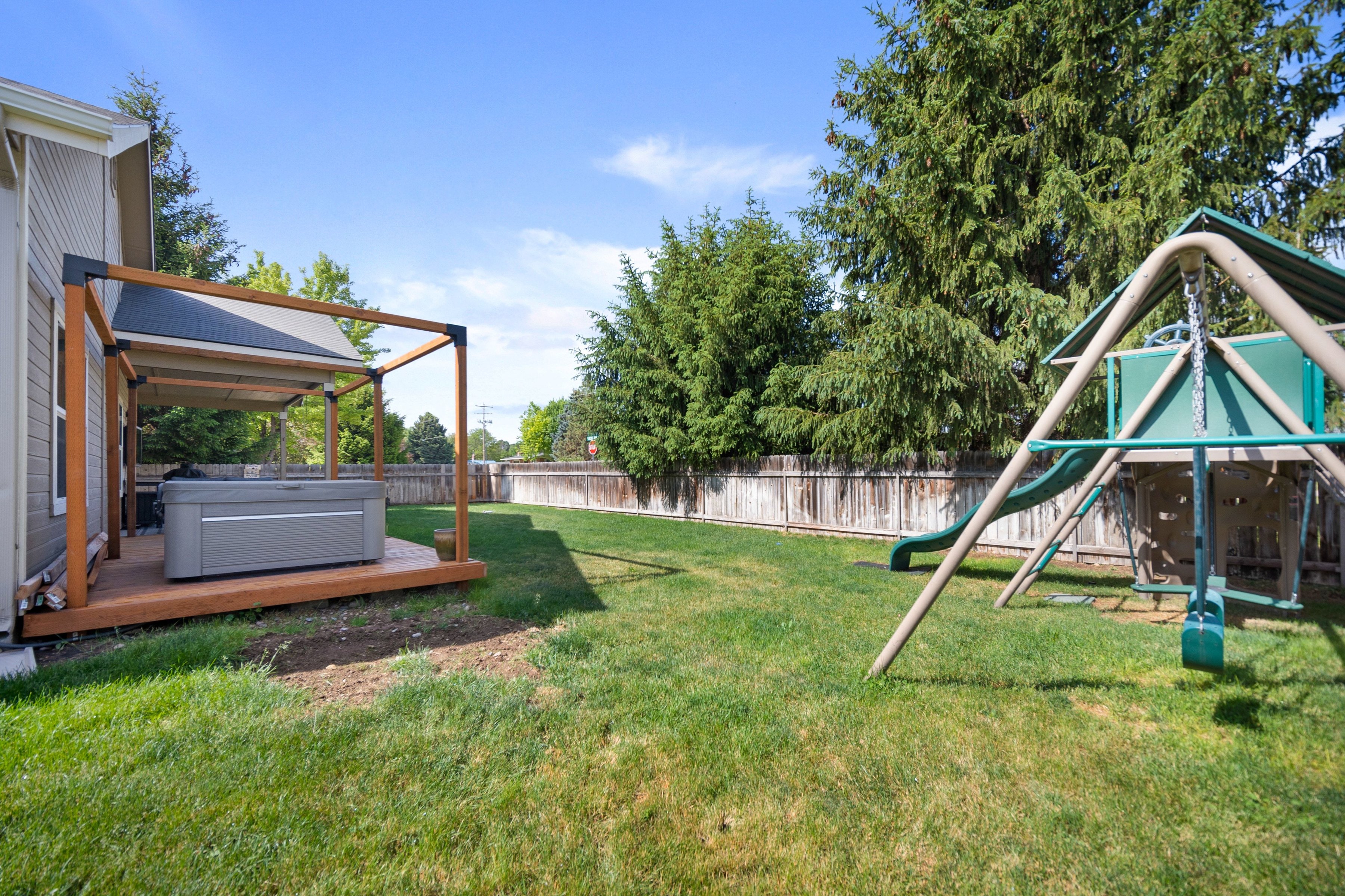  Single-Level Living with Bonus Room and 33’ RV Bay - 物件實景