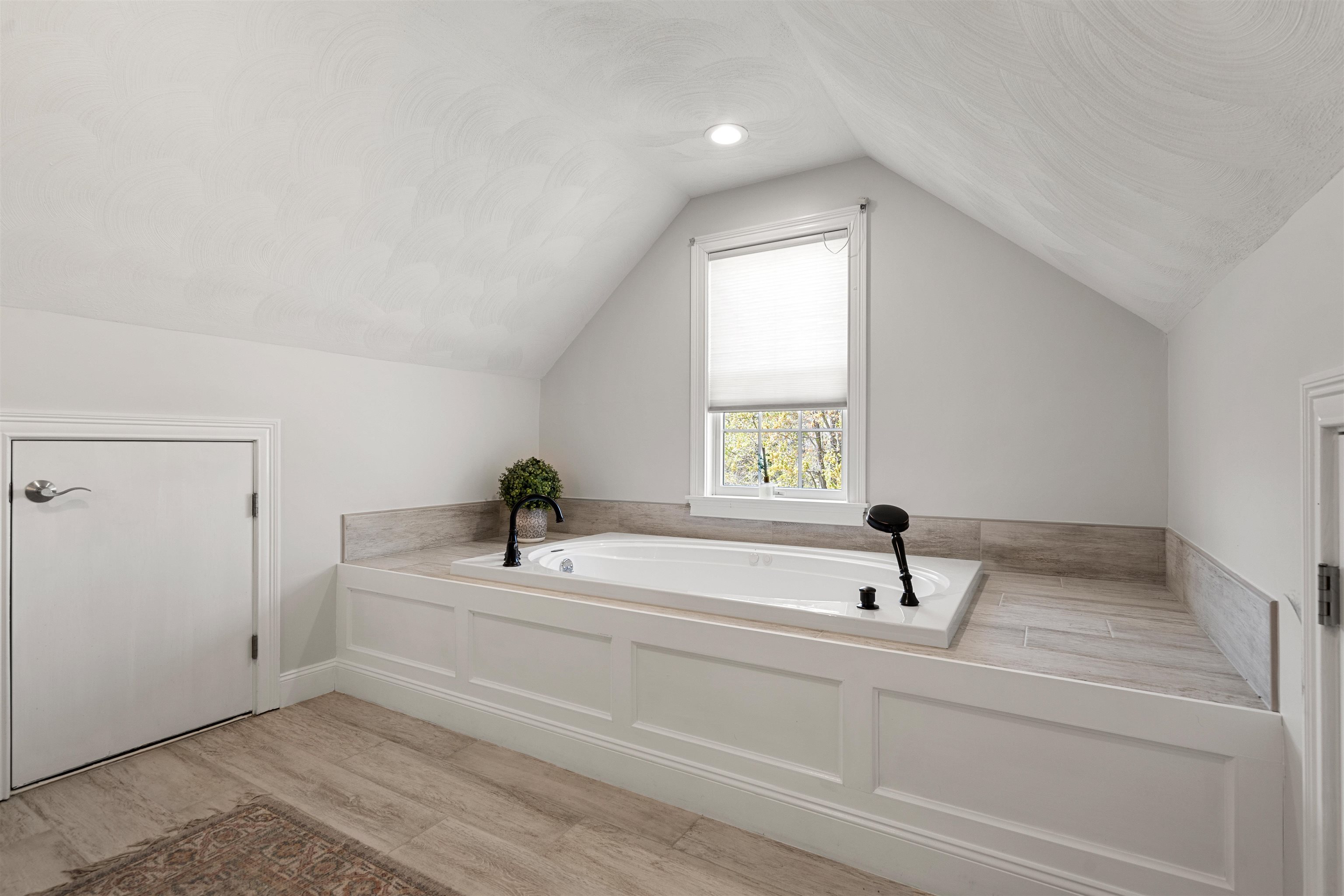 Hollis, New Hampshire, 03049, United States, 4 Bedrooms Bedrooms, ,3 BathroomsBathrooms,Residential,For Sale,1883296