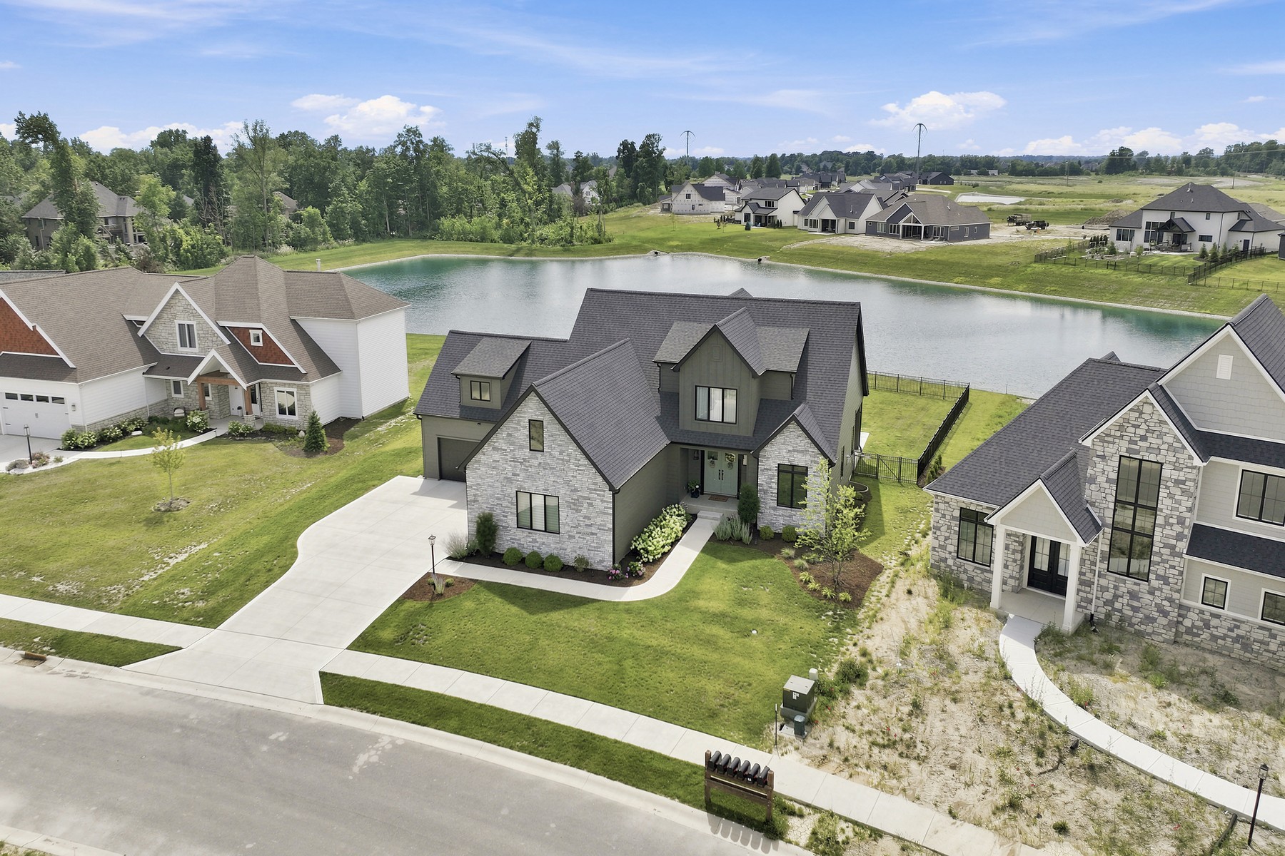  Better Than New Two Story Home in Desirable Fort Wayne Community - 物件實景