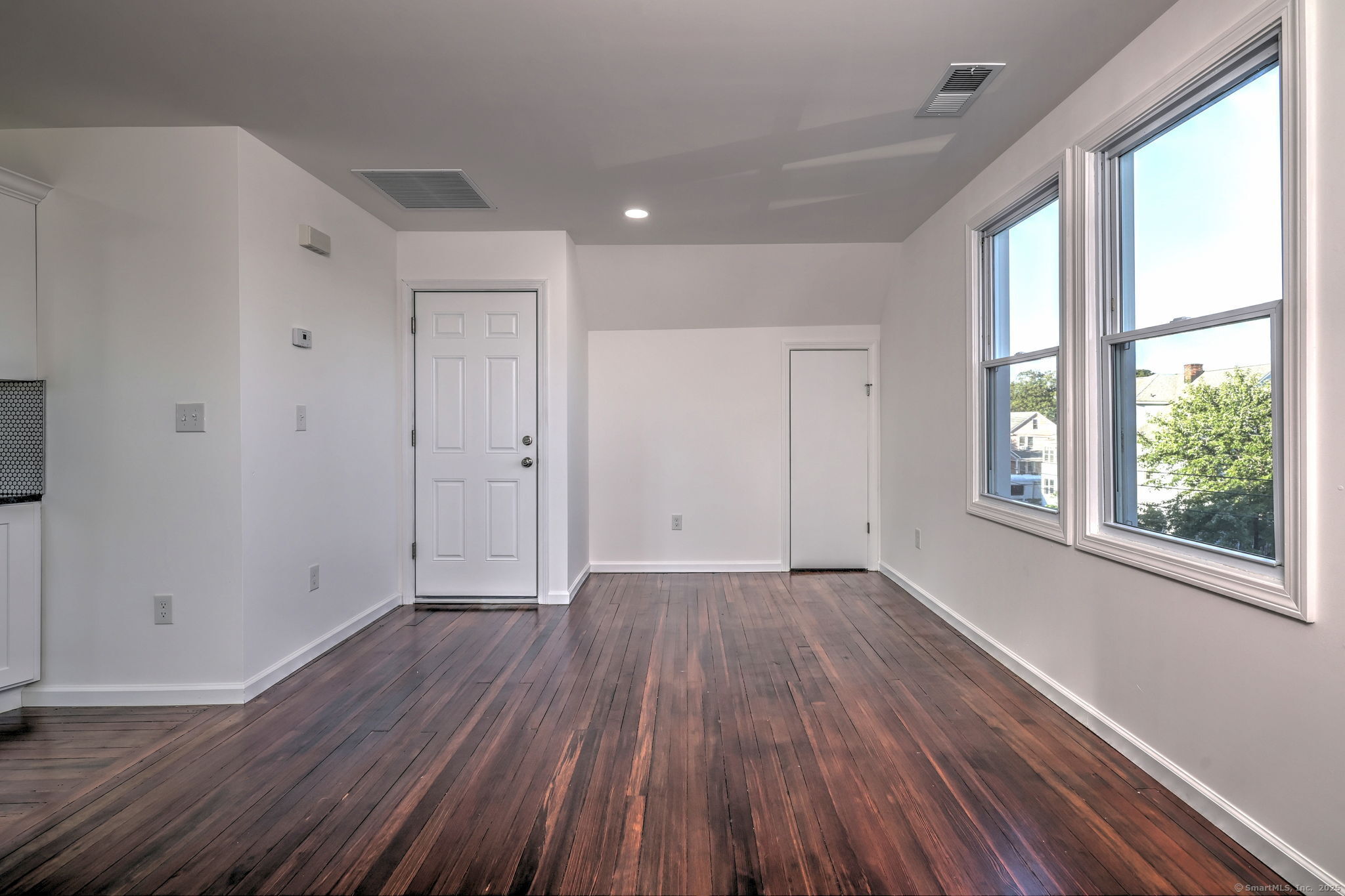 Hamden, Connecticut, 06514, United States, 8 Bedrooms Bedrooms, ,3 BathroomsBathrooms,Residential,For Sale,1940598