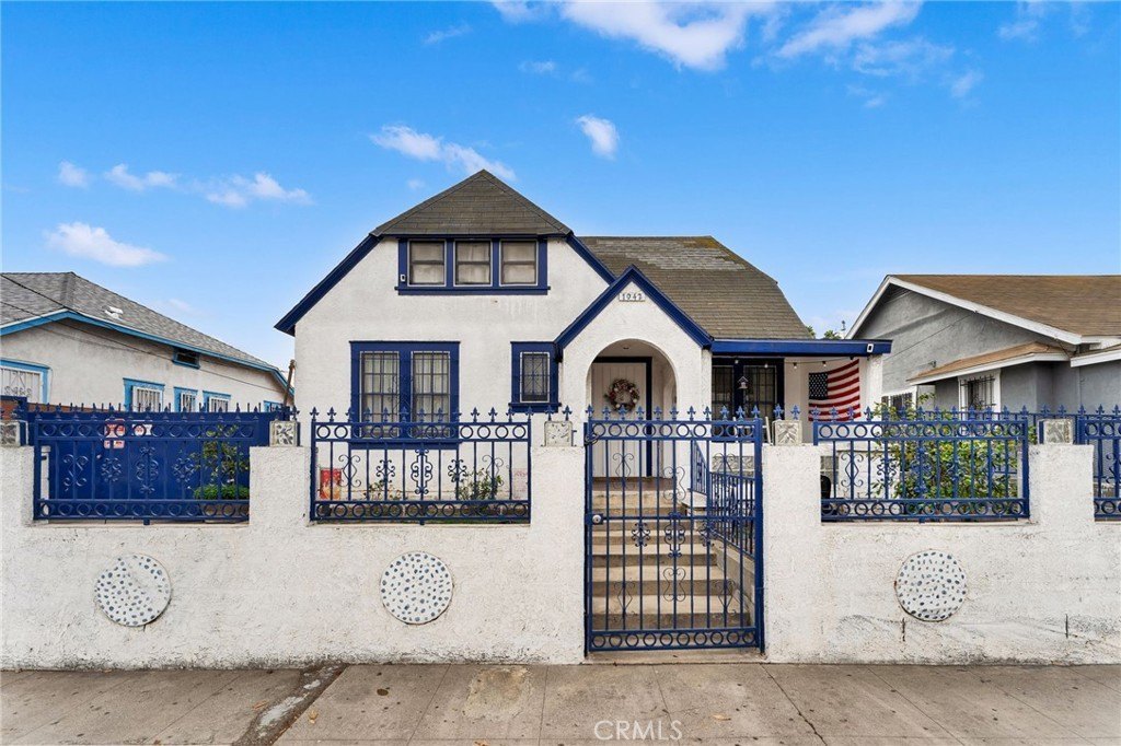 Los Angeles, California, 90044, United States, 3 Bedrooms Bedrooms, ,2 BathroomsBathrooms,Residential,For Sale,1931570