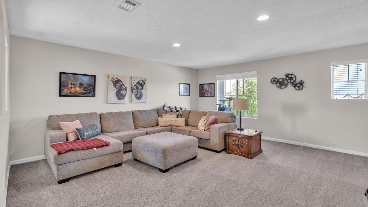 Albuquerque, New Mexico, 87106, United States, 5 Bedrooms Bedrooms, ,4 BathroomsBathrooms,Residential,For Sale,1907467