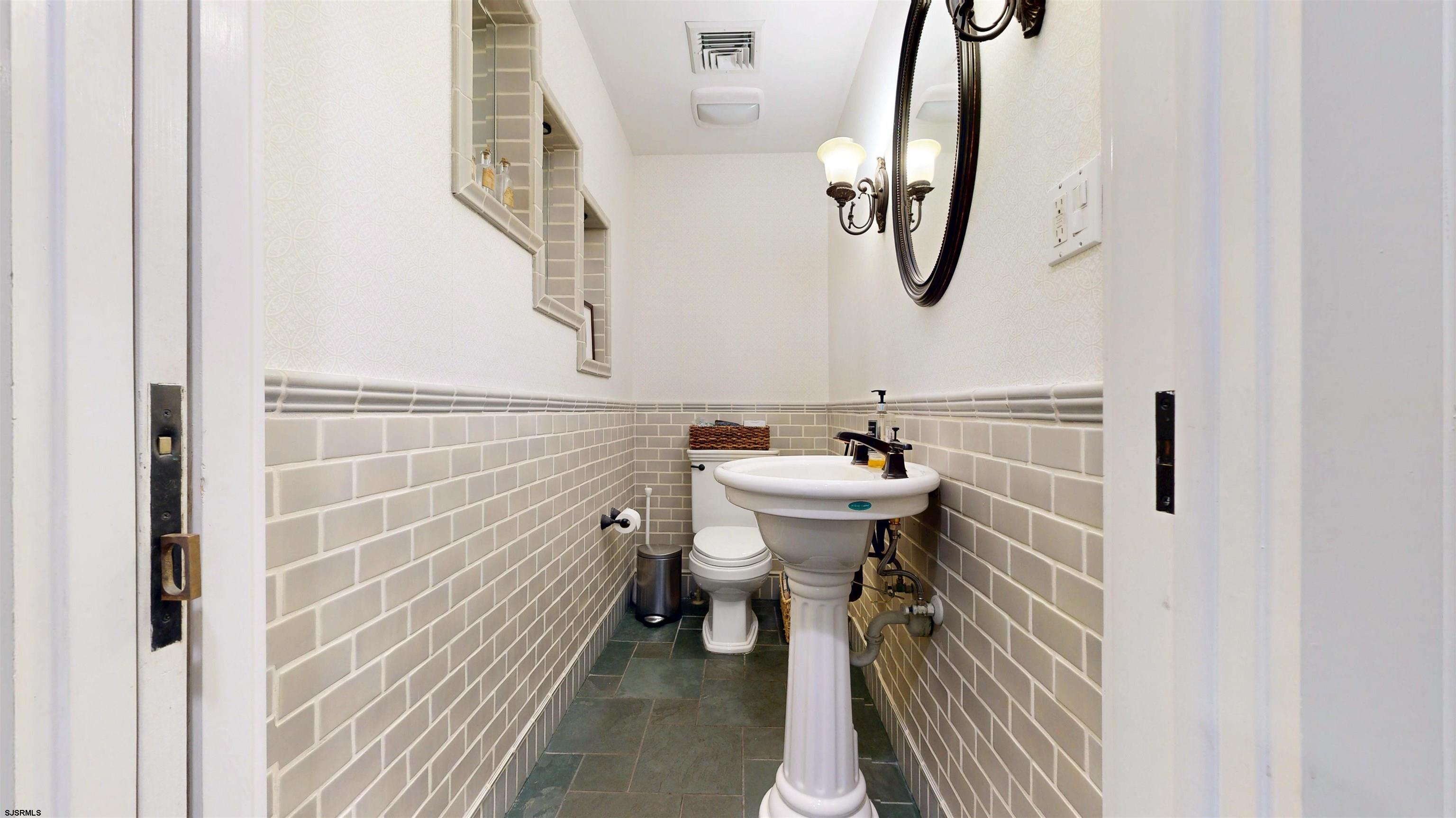 Linwood, New Jersey, 08221, United States, 6 Bedrooms Bedrooms, ,5 BathroomsBathrooms,Residential,For Sale,1975811