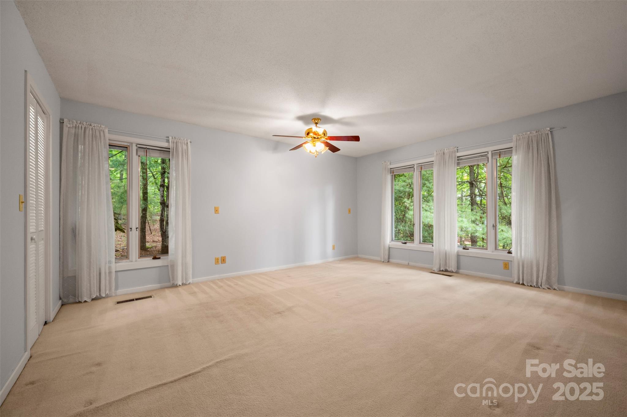 Tryon, North Carolina, 28782, United States, 3 Bedrooms Bedrooms, ,3 BathroomsBathrooms,Residential,For Sale,1918152