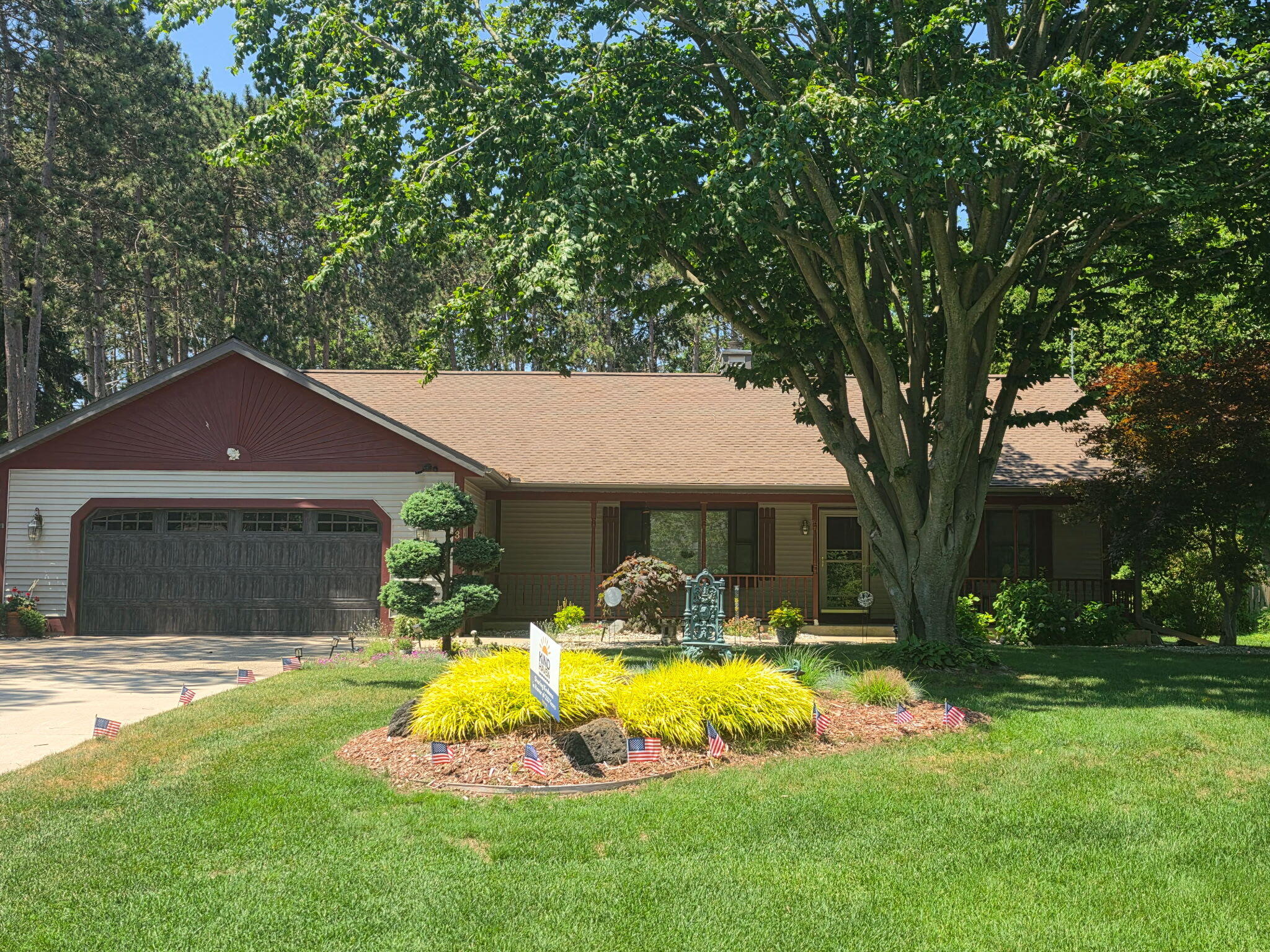 Sandy Woods Dr, Grand Haven, MI 49417