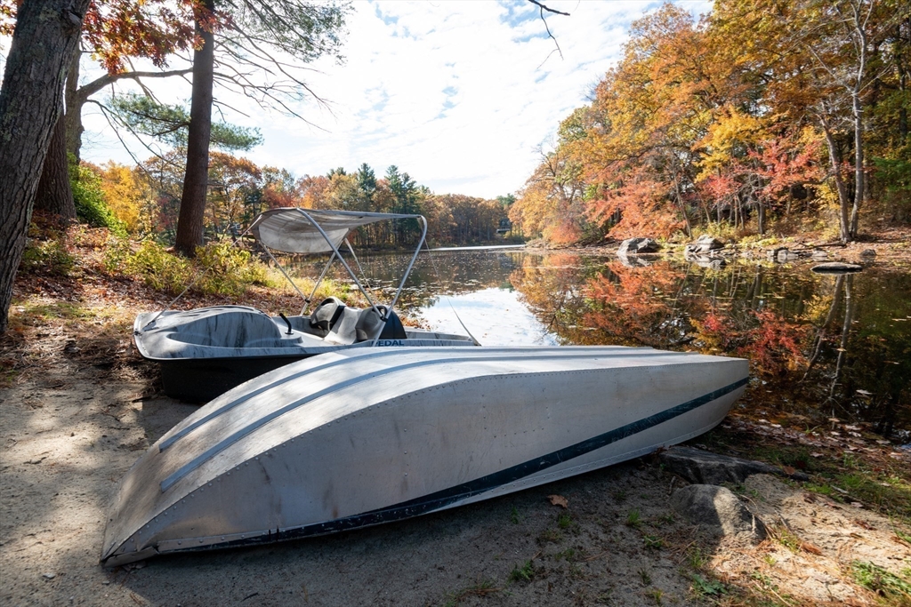 Middleton, Massachusetts, 01949, United States, 3 Bedrooms Bedrooms, ,1 BathroomBathrooms,Residential,For Sale,1982114