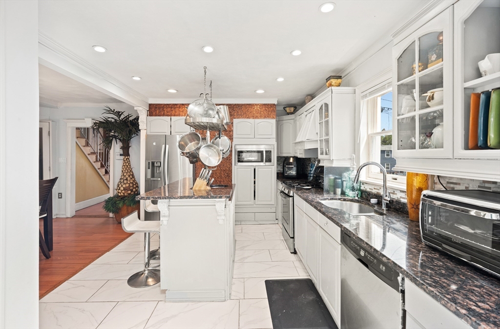 Lynn, Massachusetts, 01905, United States, 3 Bedrooms Bedrooms, ,2 BathroomsBathrooms,Residential,For Sale,1983018