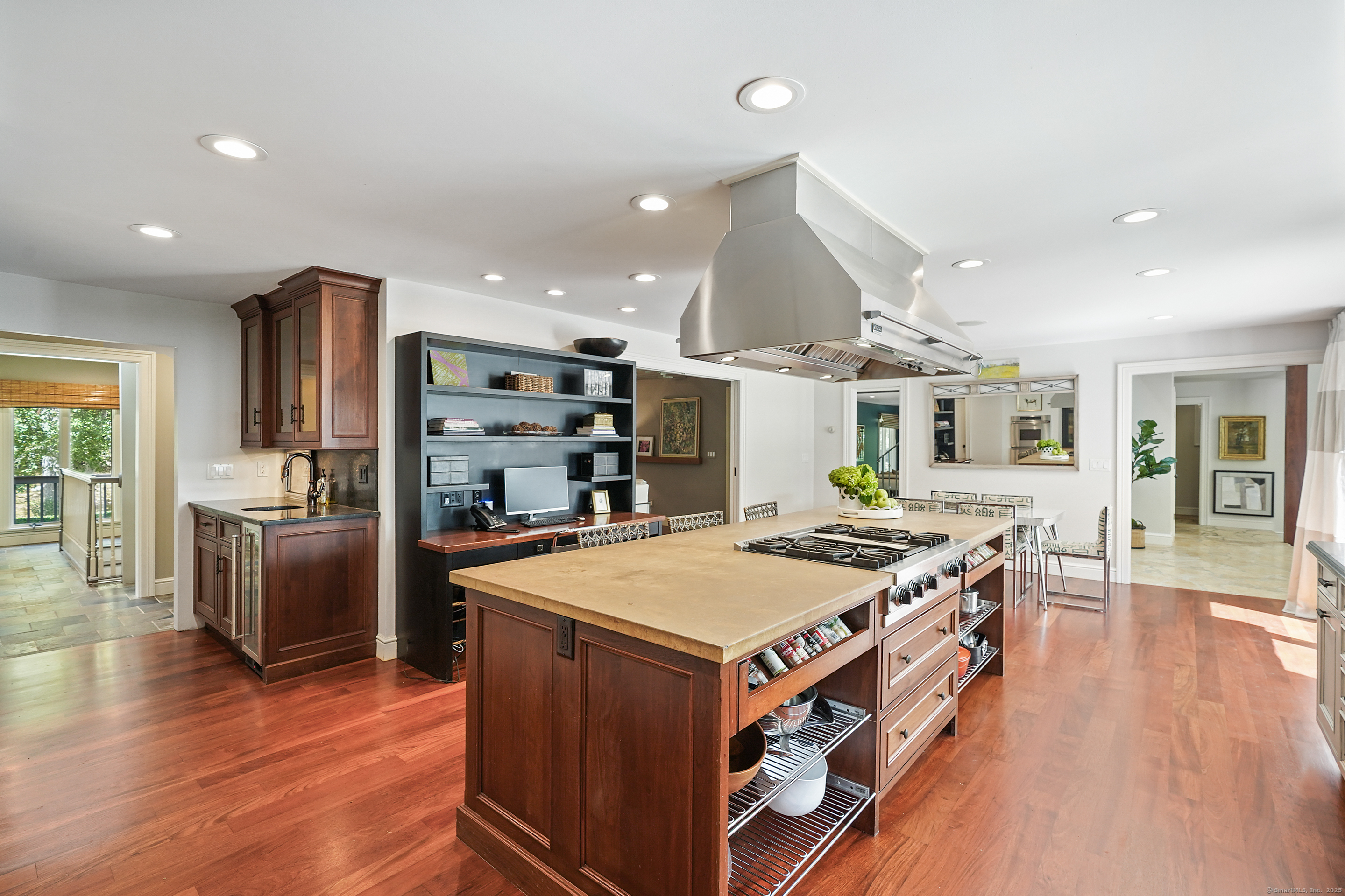 Westport, Connecticut, 06880, United States, 5 Bedrooms Bedrooms, ,6 BathroomsBathrooms,Residential,For Sale,1940592