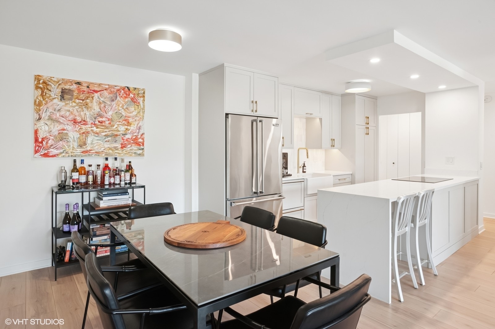 Chicago, Illinois, 60610, United States, 2 Bedrooms Bedrooms, ,2 BathroomsBathrooms,Residential,For Sale,1927209